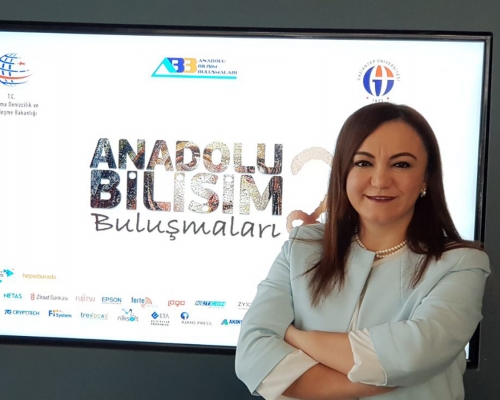 Bilişime kadın eli değdi - Gaziantep Pusula