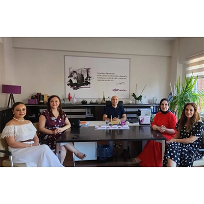 Gazeteci, Yazar Sabiha Doğan ve Uğur Okulları hemşiresi Gül hanım ile birlikte Uğur Okulları Genel Koordinatörü Dr. Mustafa Şenel ile görüştük.
